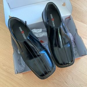 Big kid size 1.5 dress shoes like new! Worn once